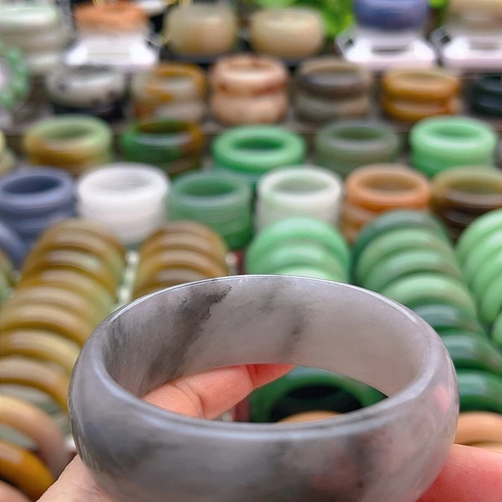 未镶嵌手镯（圆镯）石英质玉