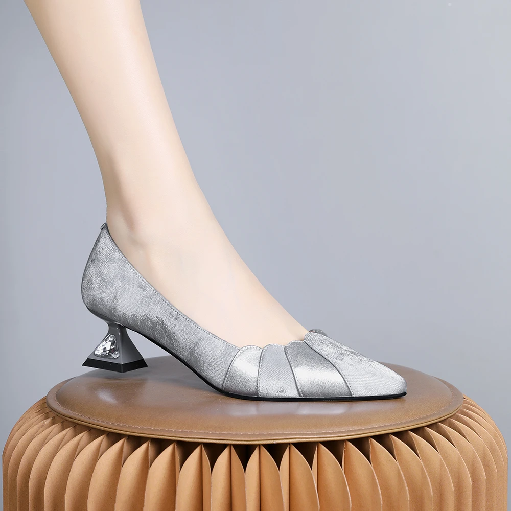 妮彩诗2024年新款欧货设计师款优雅百搭单鞋气质优雅粗跟尖头1832