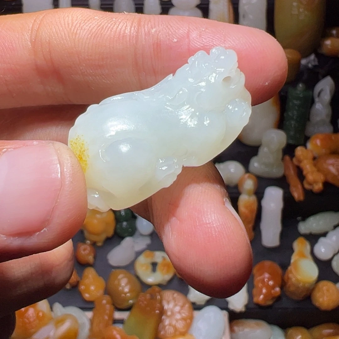 和田玉未镶嵌颈饰校*?