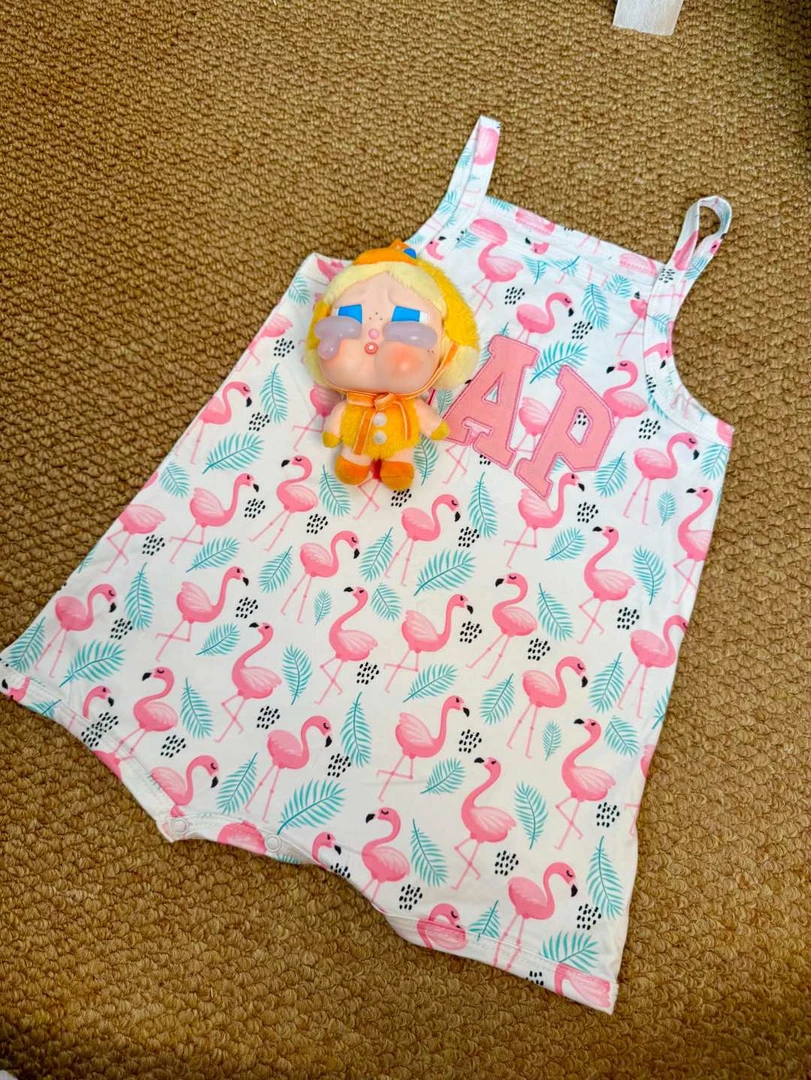 好看的吊带平角爬在这里~