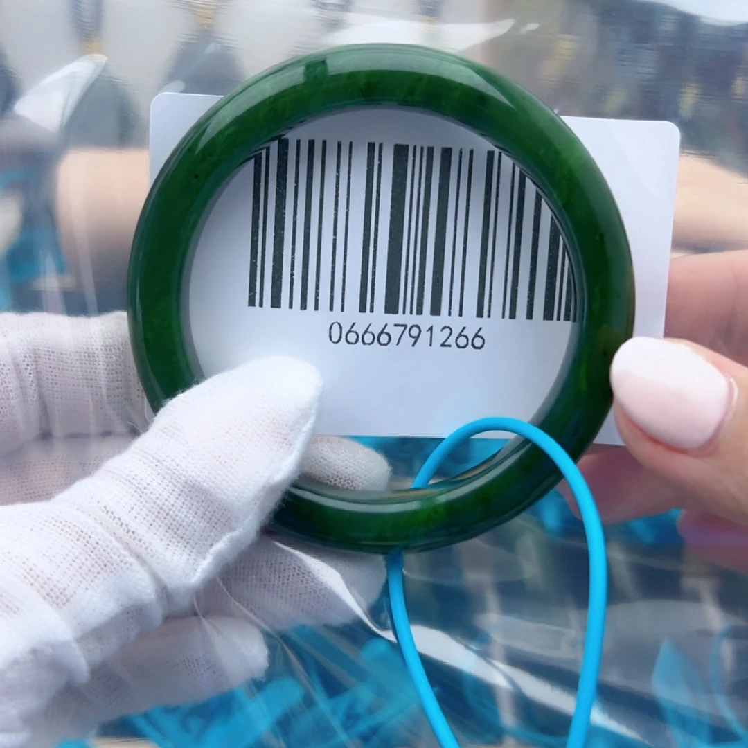 和田玉手镯未镶嵌微瑕57