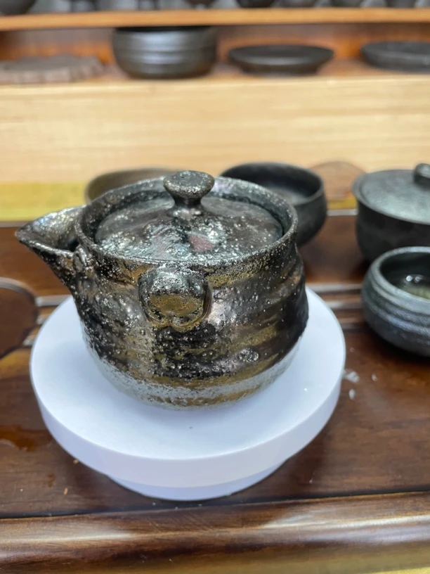 荥经黑砂微瑕宝瓶