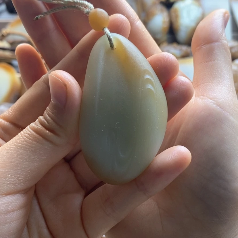【闪购商品】颈饰未镶嵌和田玉（糖玉）