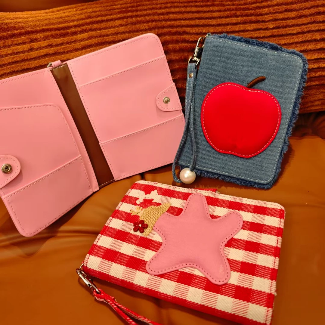 牛仔苹果粉色苹果格格护照收纳包可爱苹果新款鼓鼓牛仔温柔质感