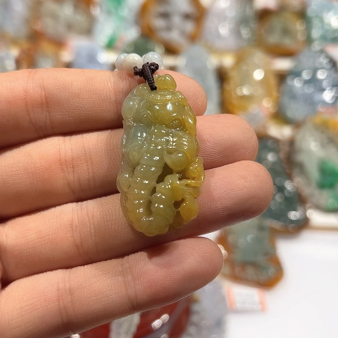 翡翠未镶嵌颈饰挂件