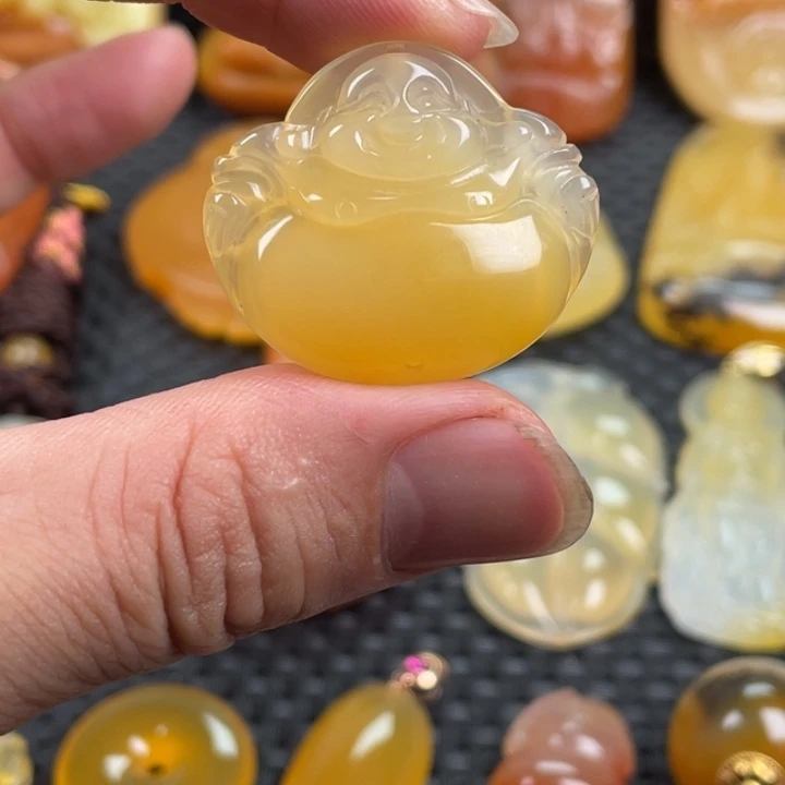 石英质玉（黄龙玉）未镶嵌颈饰