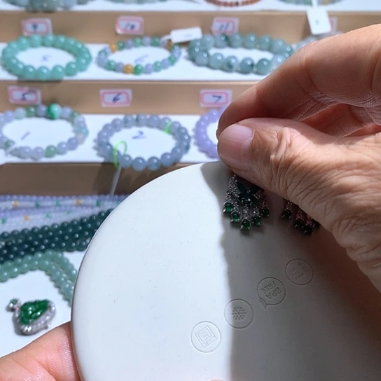 翡翠未镶嵌耳饰37