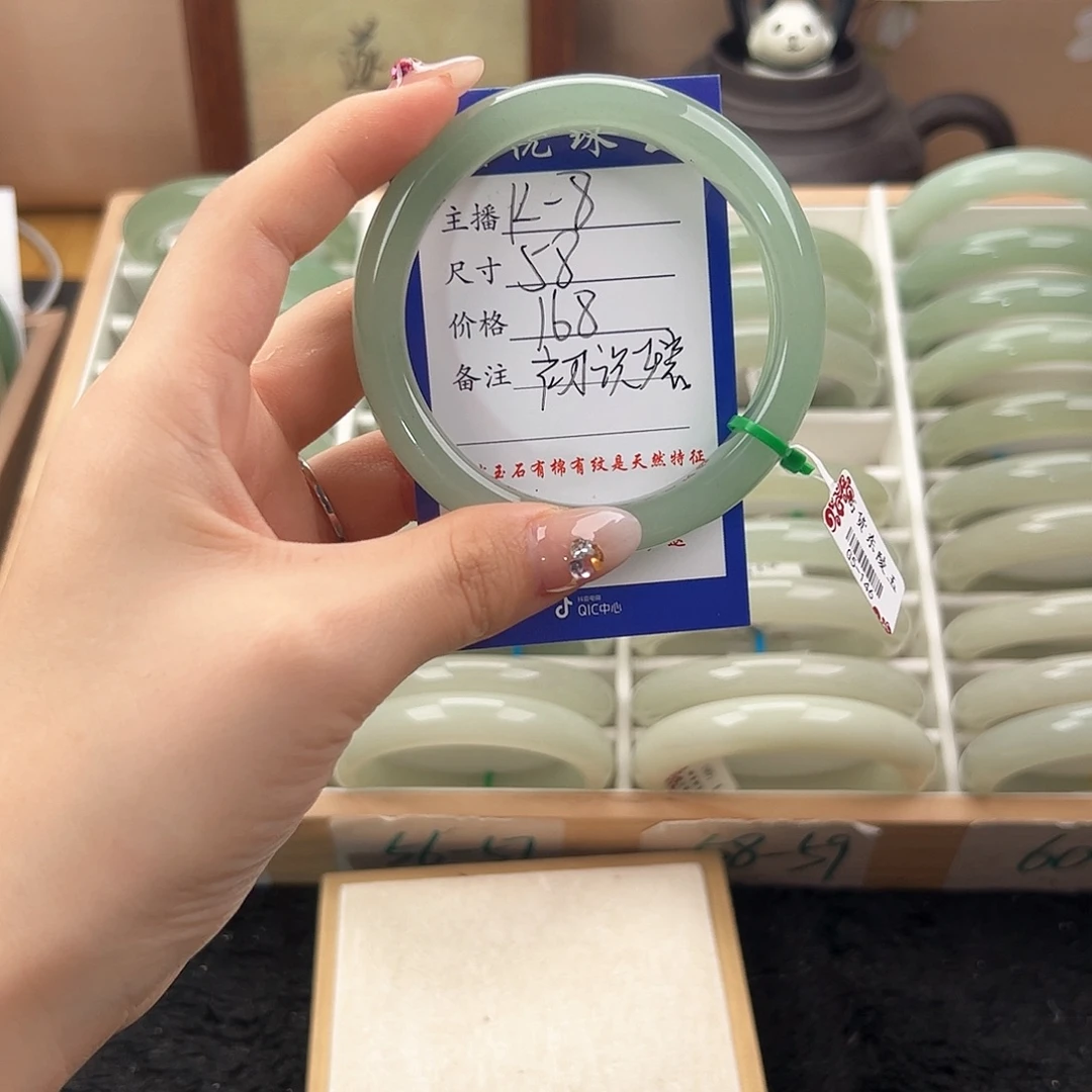 初***装石英质玉未镶嵌手镯