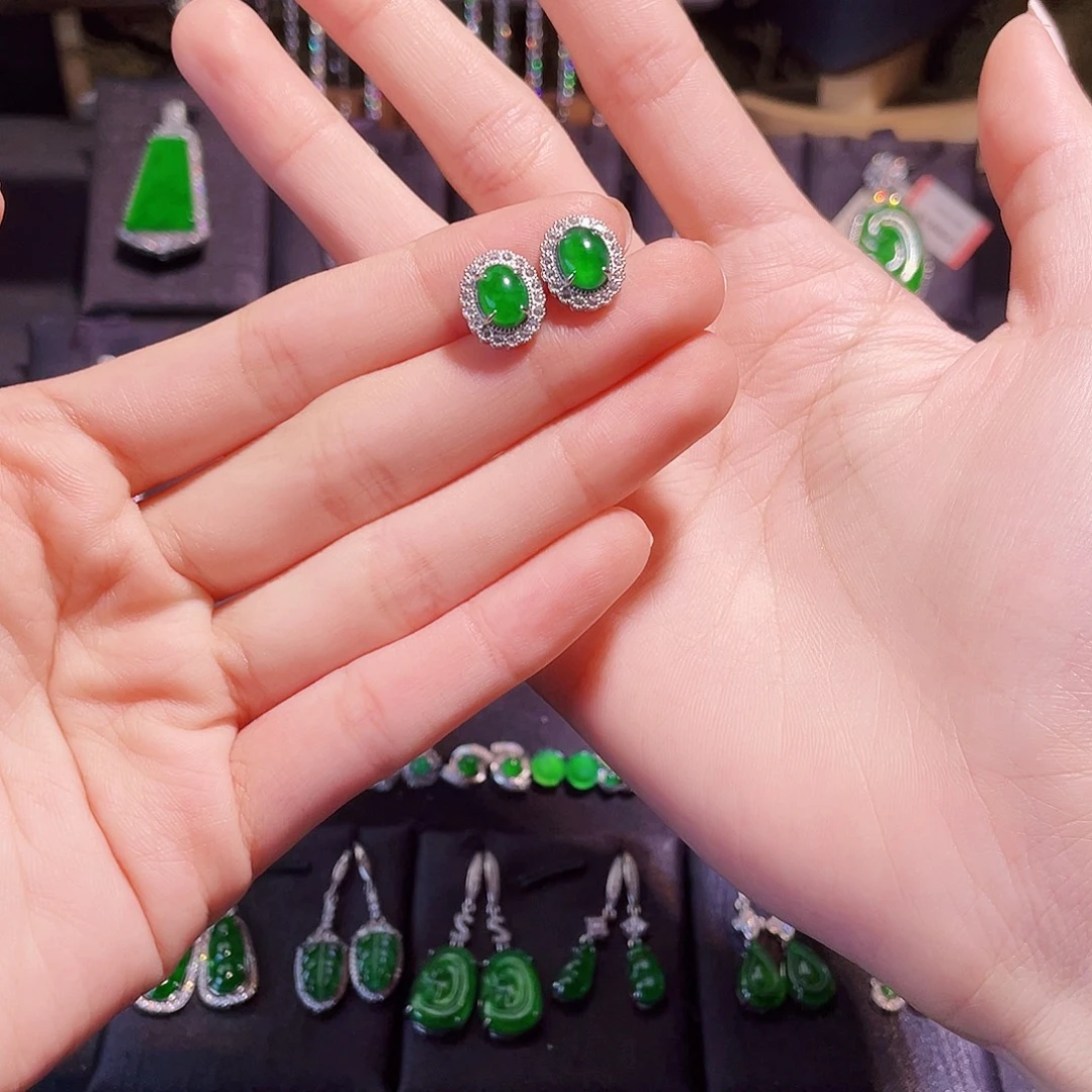 D***g翡翠银S925镶嵌耳钉蛋面