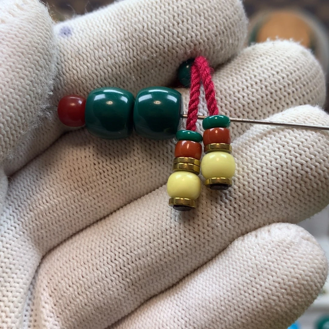魏***摩琉璃颈饰瓷白弟子珠一套，红6mm，地狱色直切10mm×2