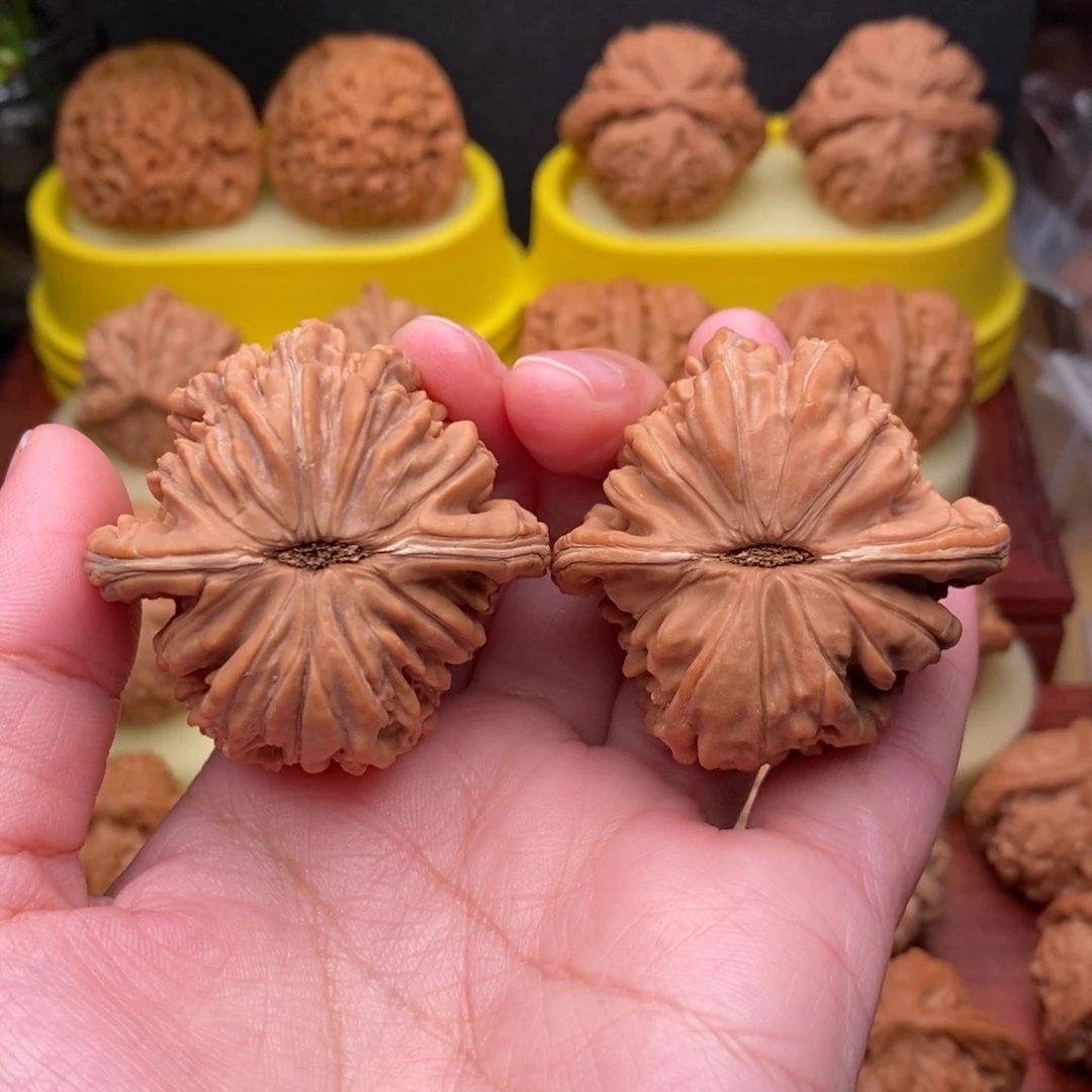 吊坠文玩核桃43老树红皮四座楼“大漏”