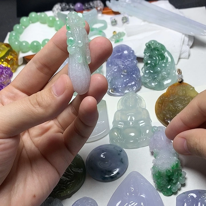 颈饰未镶嵌翡翠天然A货翡翠花生