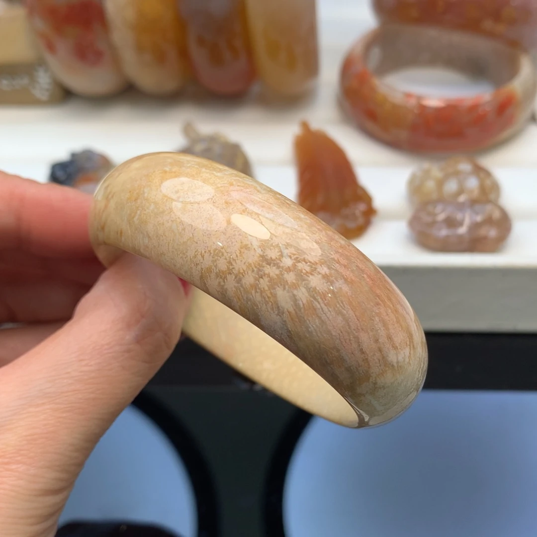 硅化珊瑚（珊瑚玉）手镯未镶嵌55口满天星