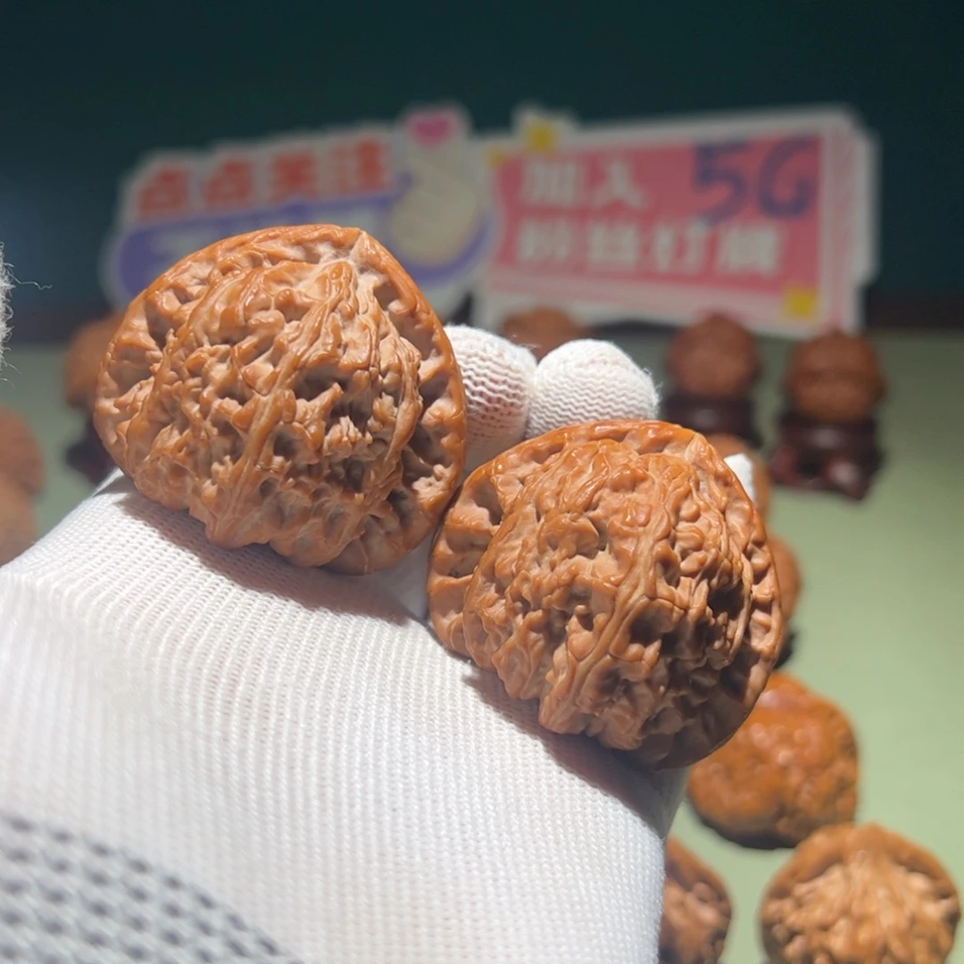 文玩核桃把件46白狮子三角白（微修）