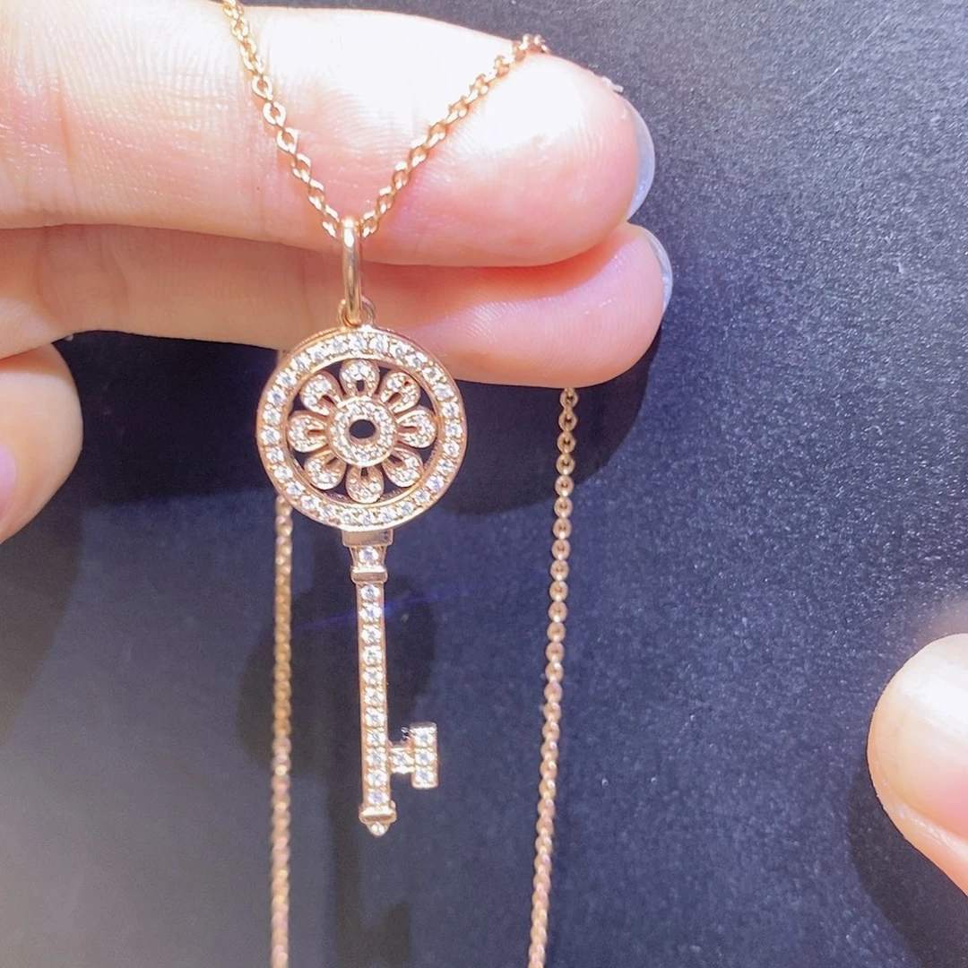 18K金镶嵌钻石颈饰太阳花钥匙k玫