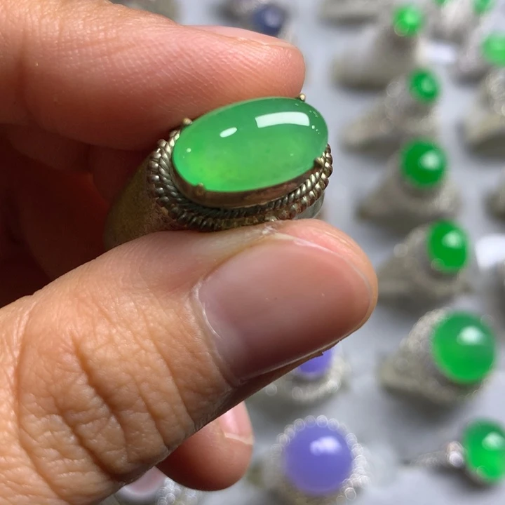 翡翠未镶嵌戒指铜托，卖裸石，需要二次镶嵌