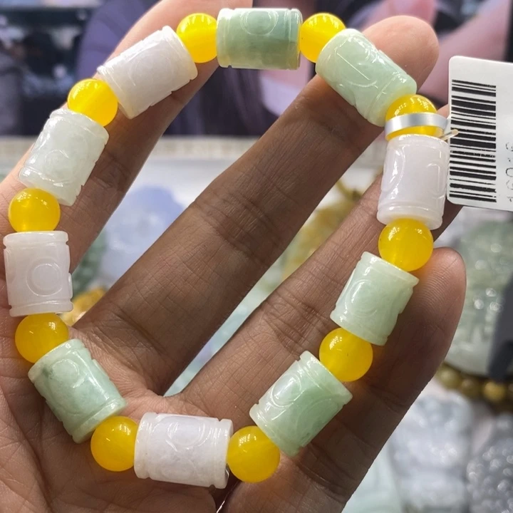 云****翡翠未镶嵌吊坠(不含链)2870