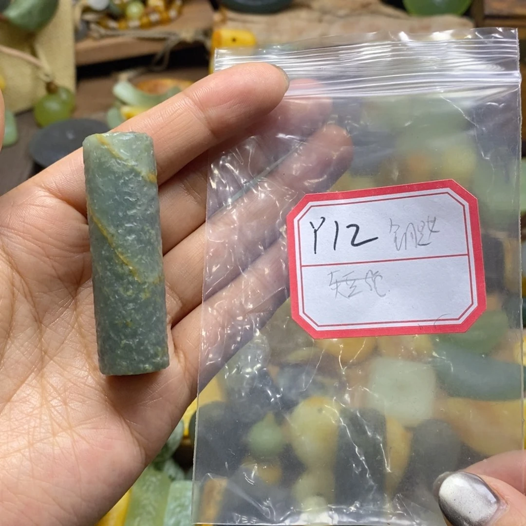 未镶嵌蛇纹石玉颈饰半*