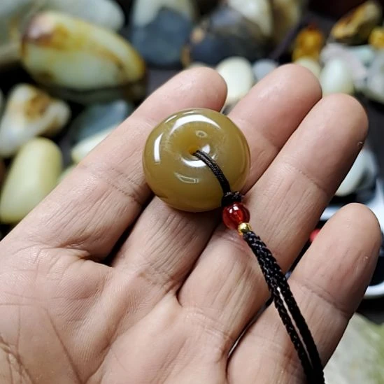 姜***画和田玉（糖玉）未镶嵌挂件