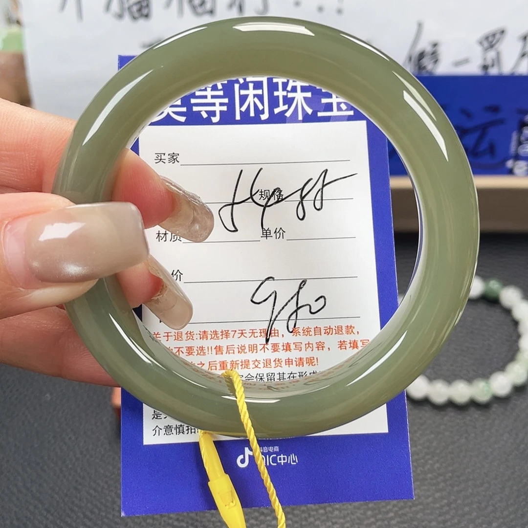 和田玉未镶嵌手镯