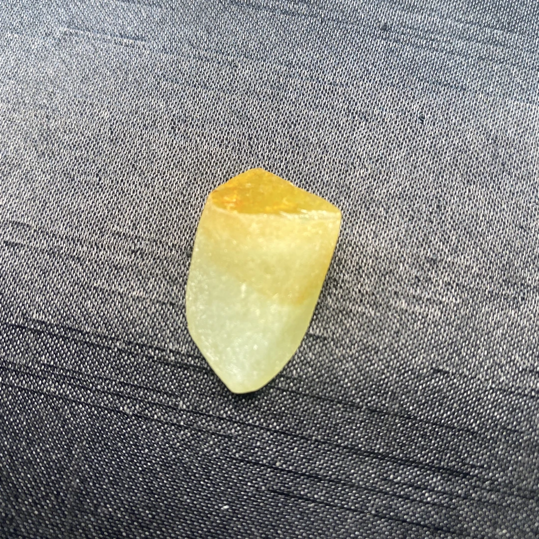 缅甸翡翠A货黄翡料