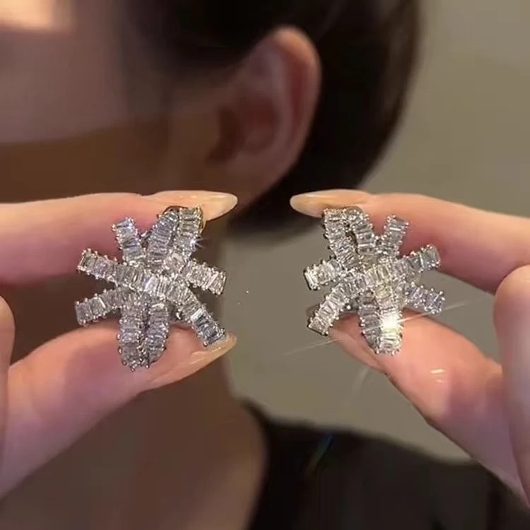 铜合金锆石耳饰 气质款闪亮水晶耳饰