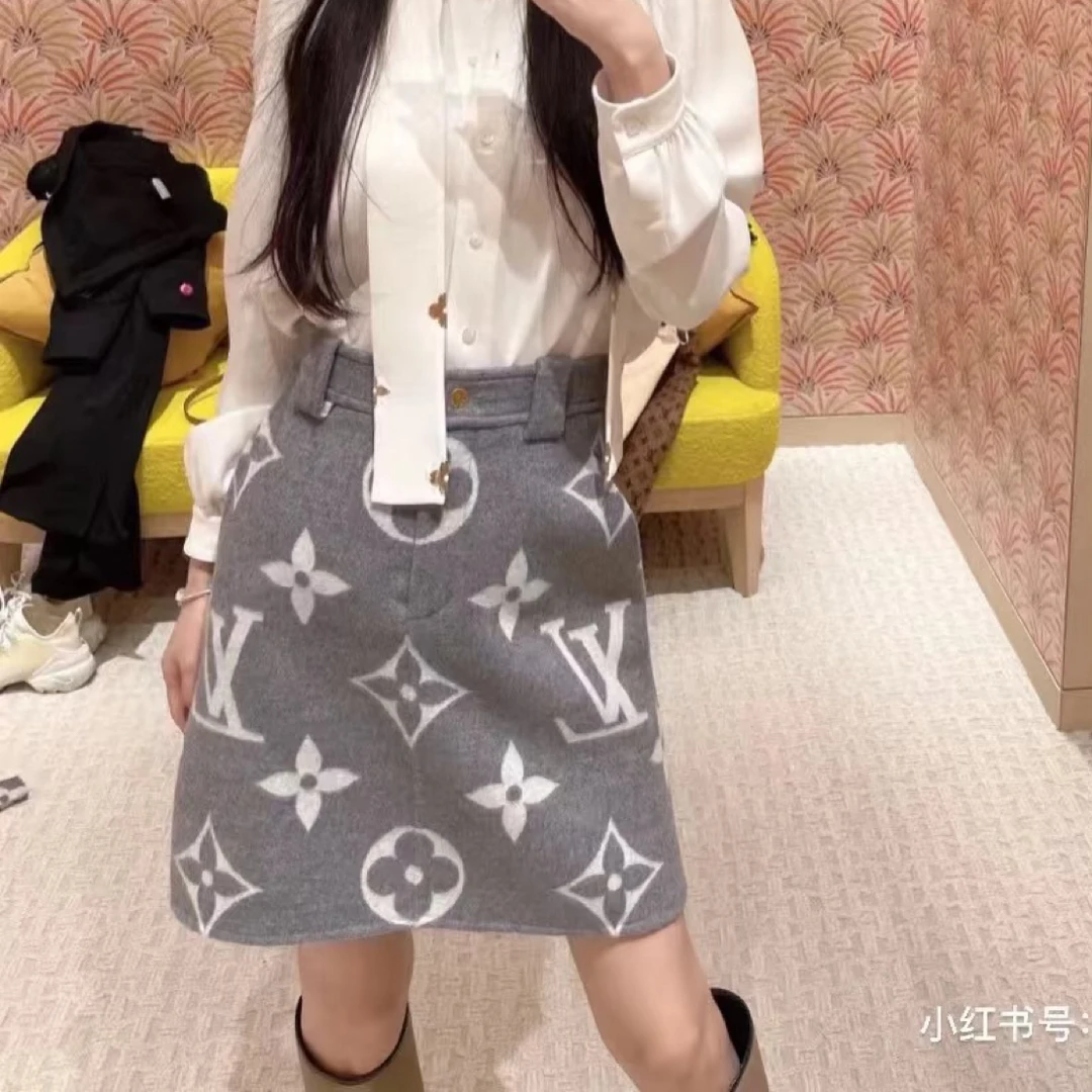 未使用 LouisVuitton/路易威登 Tsan0876/纯色logo半裙/尺码38