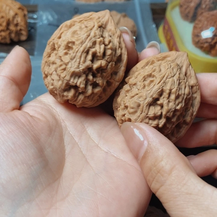 张***_文玩核桃吊坠大沽石