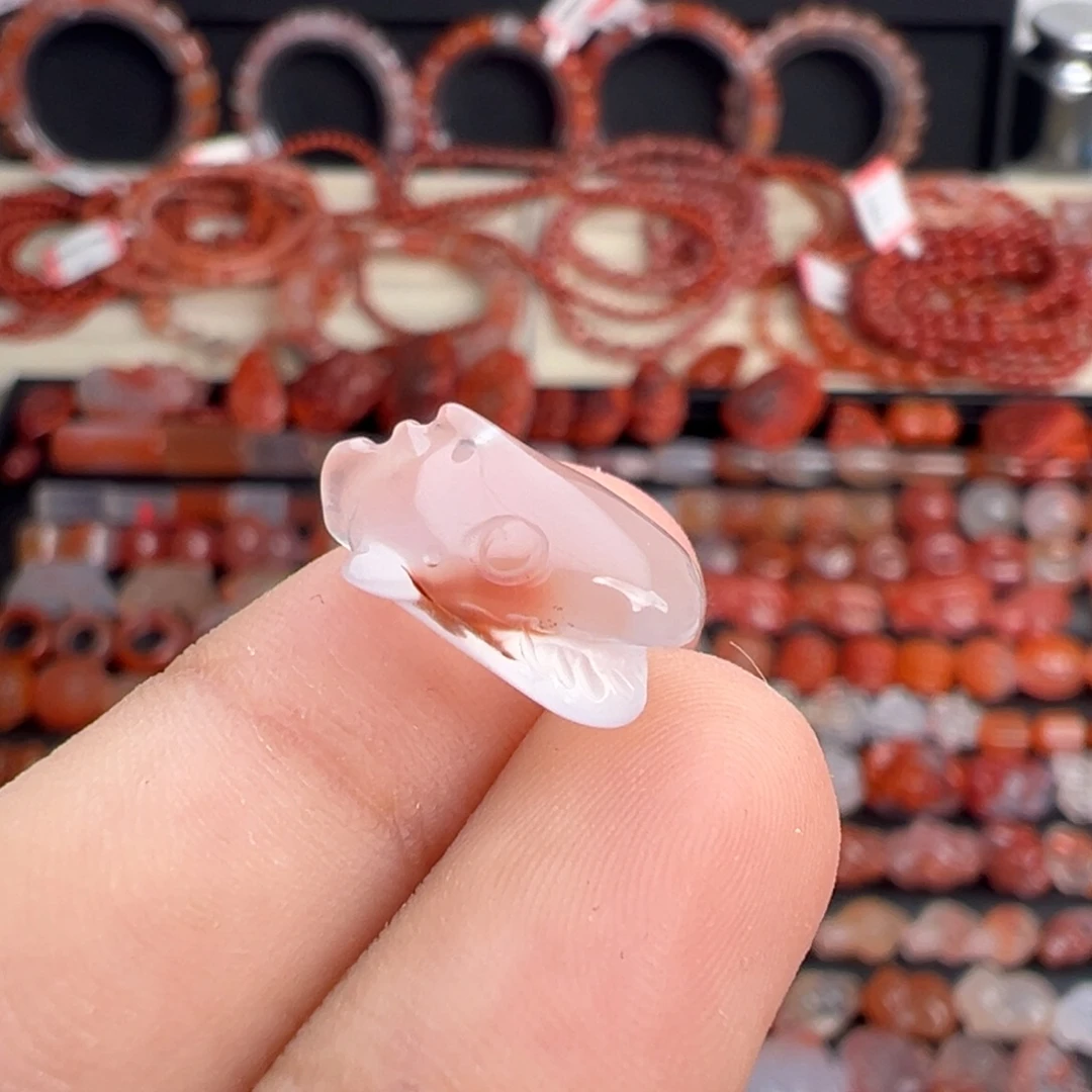 南红玛瑙未镶嵌颈饰鲨鱼