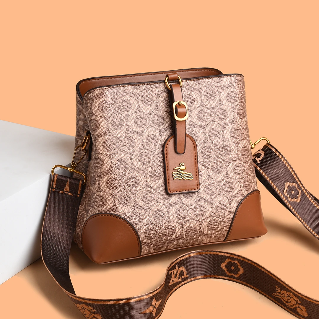 新款时尚简约单肩斜挎包3033棕色