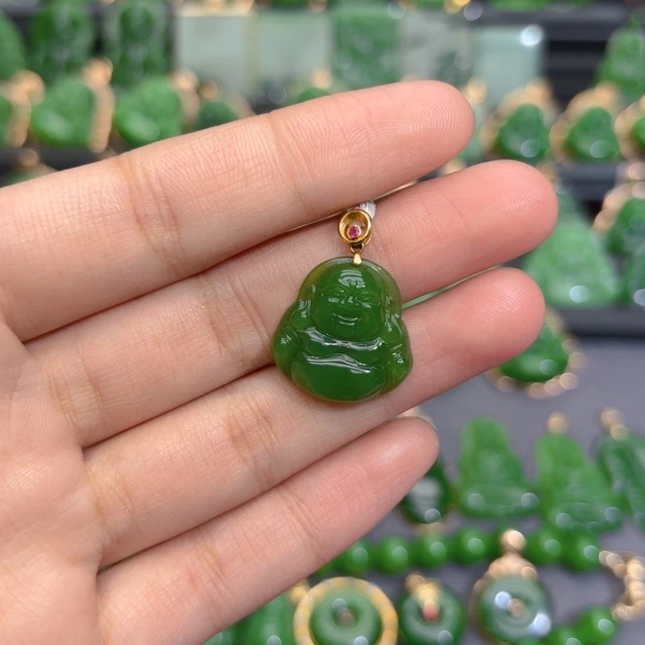 颈饰18K金镶嵌和田玉（碧玉）