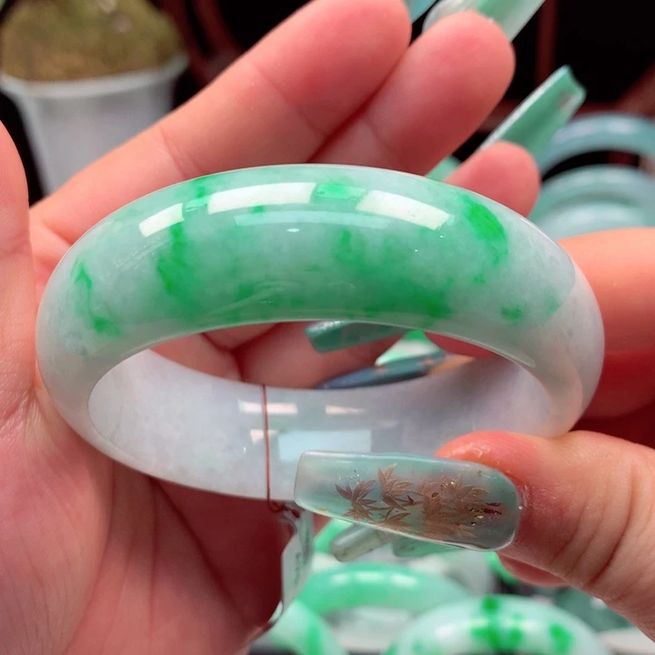 翡翠手镯未镶嵌55.4圈口