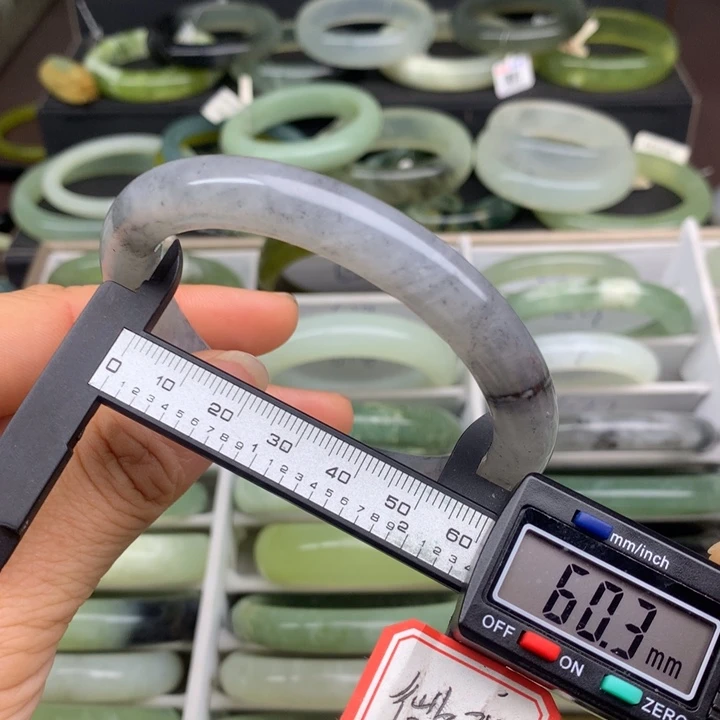 蛇纹石玉未镶嵌手镯619