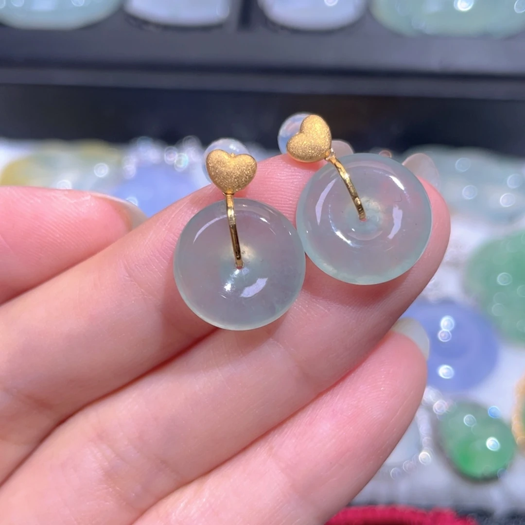 颈饰18K金镶嵌翡翠余*。翡翠