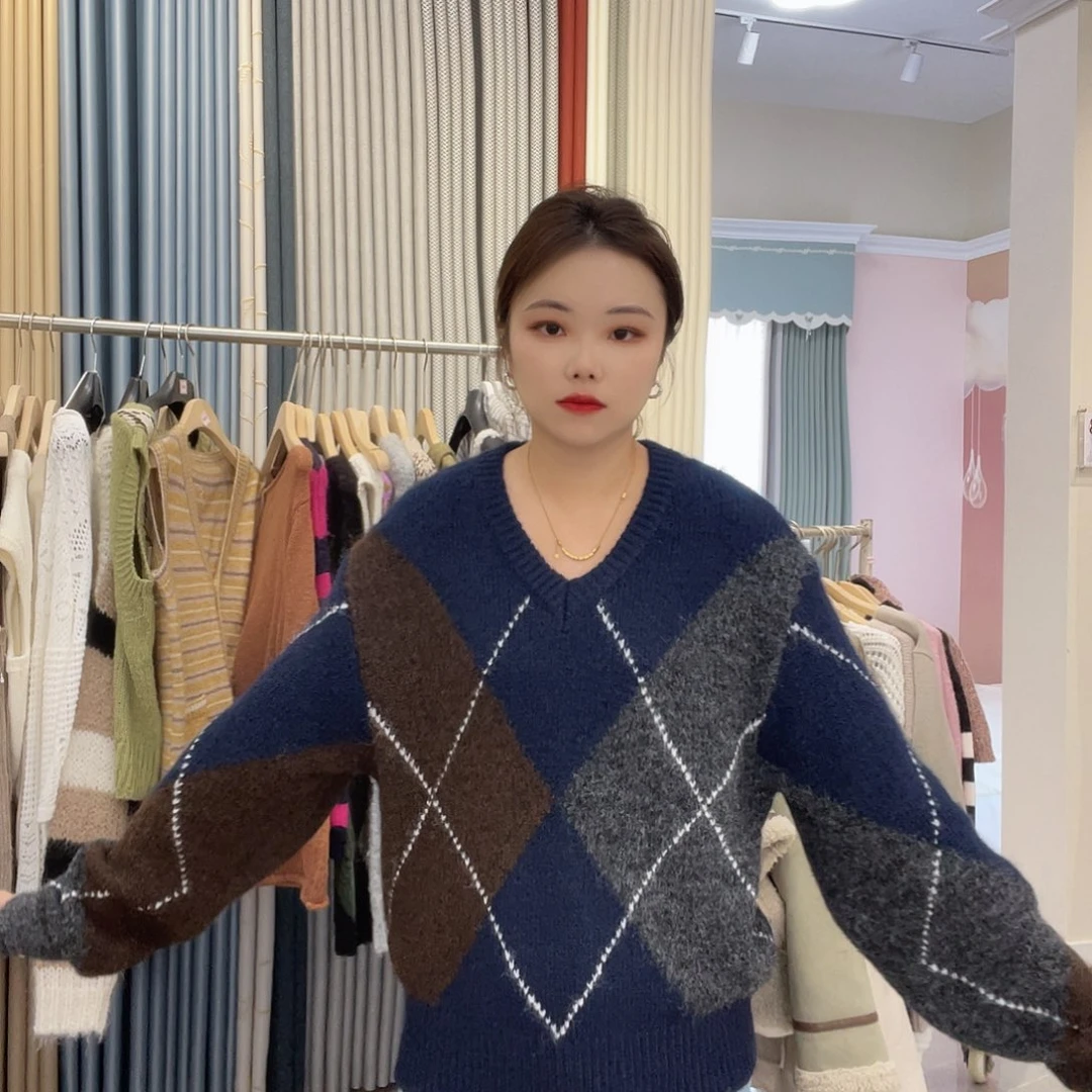 菱格子拼接宽松套头毛衣
