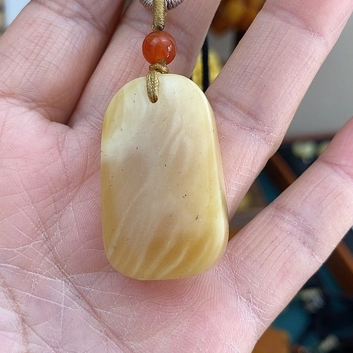 琥珀未镶嵌颈饰吊坠