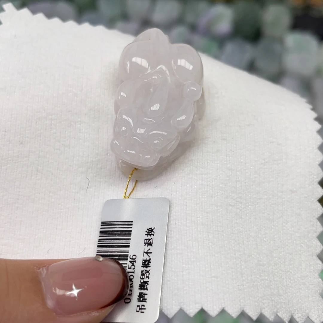 翡翠未镶嵌颈饰貔貅