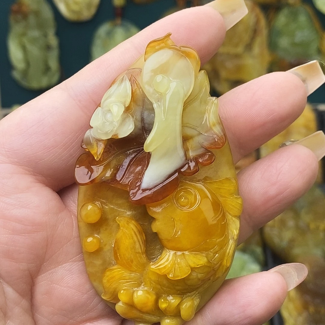未镶嵌蛇纹石玉颈饰荷花悟道鱼