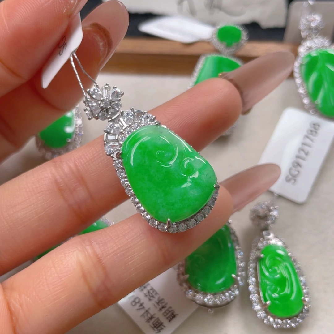 翡翠颈饰银S925镶嵌翡翠