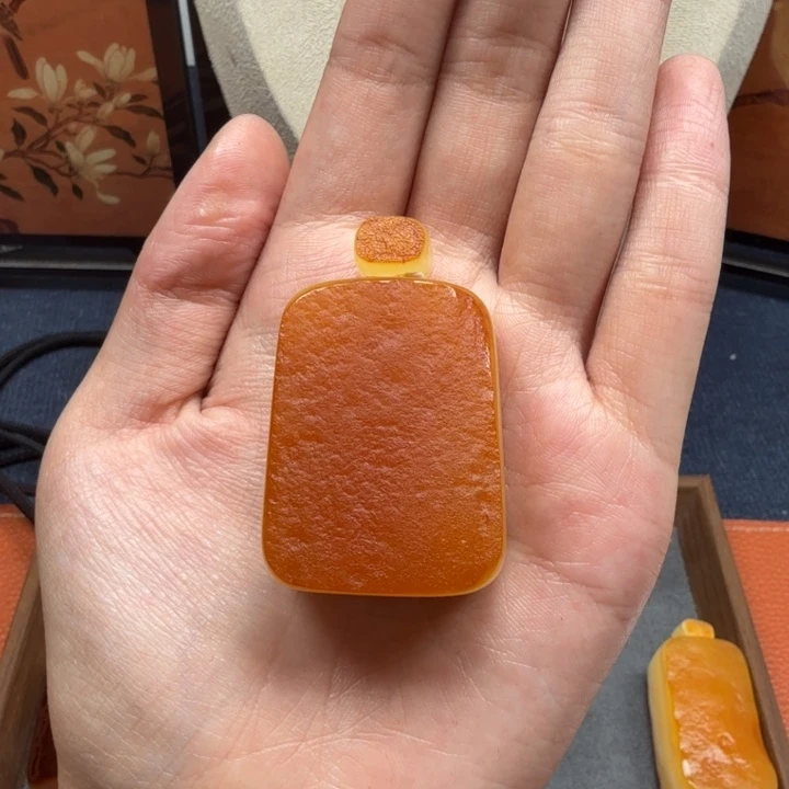 蜜蜡未镶嵌吊坠(赠链)