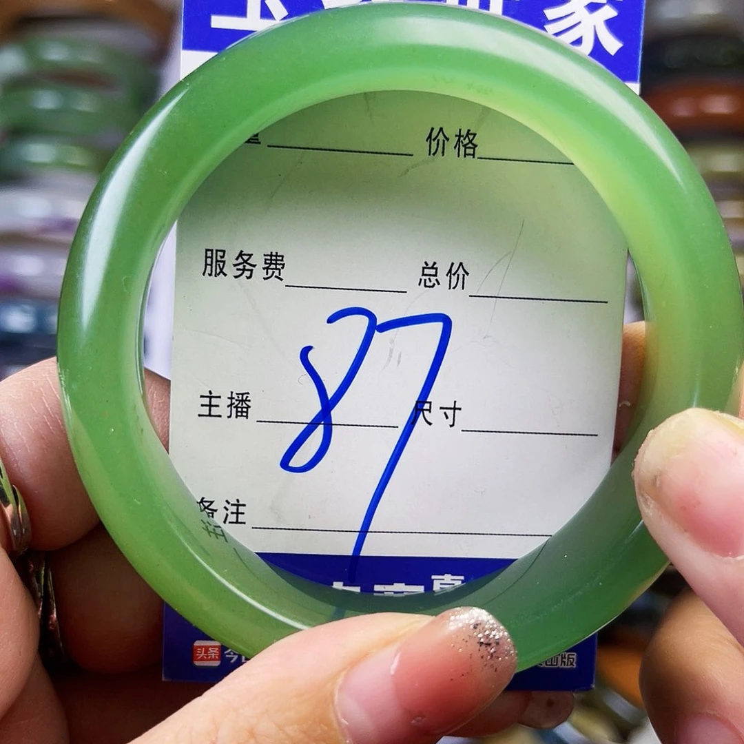 颈饰未镶嵌石英质玉