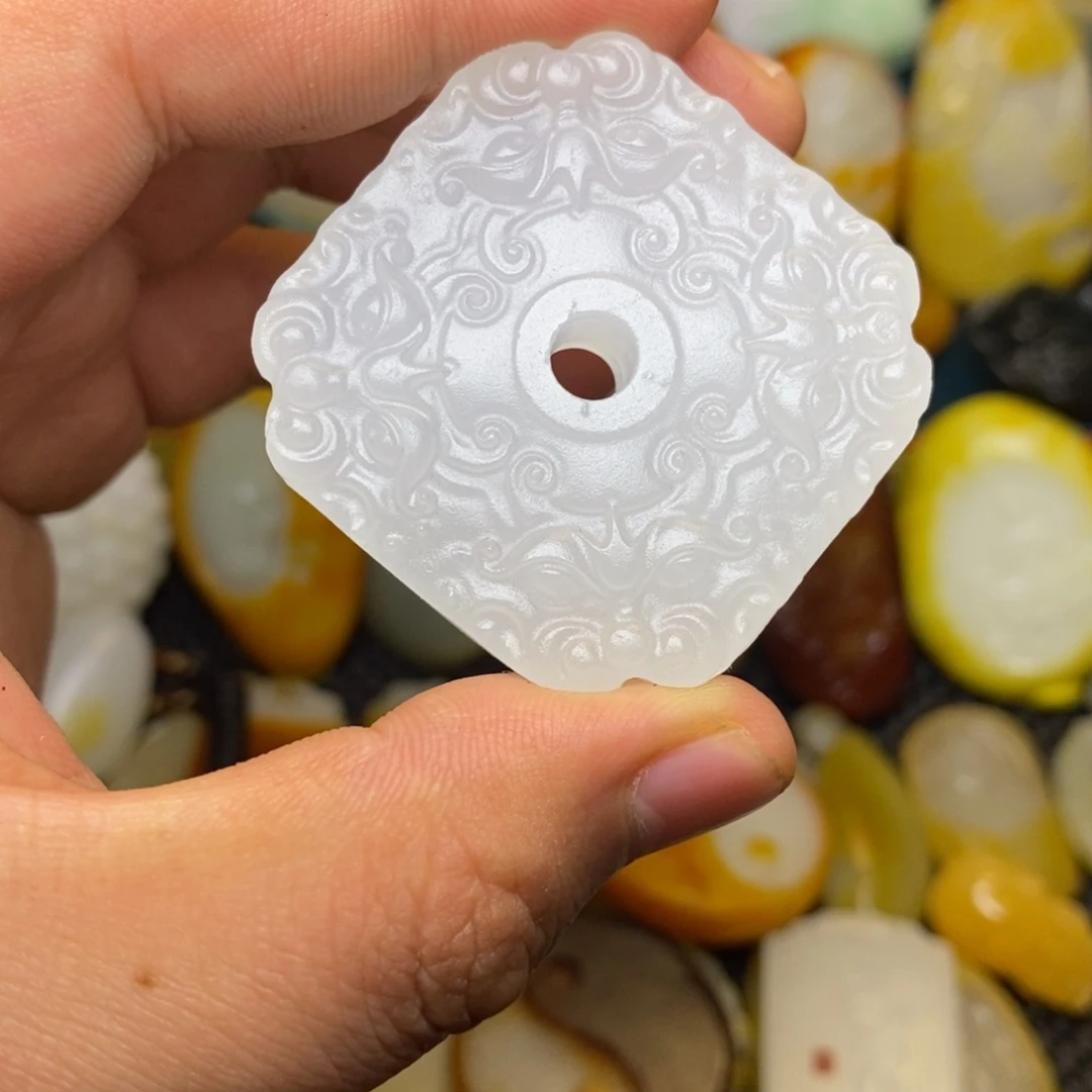 和田玉未镶嵌颈饰