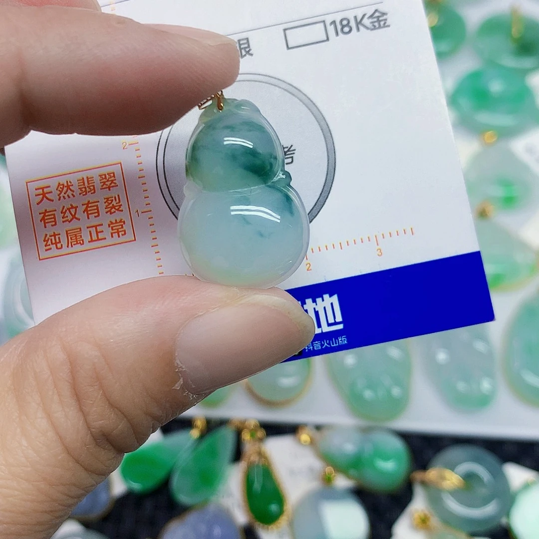 颈饰18K金镶嵌翡翠葫芦