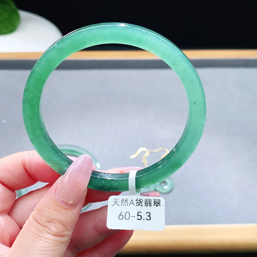 未镶嵌手镯（圆镯）翡翠