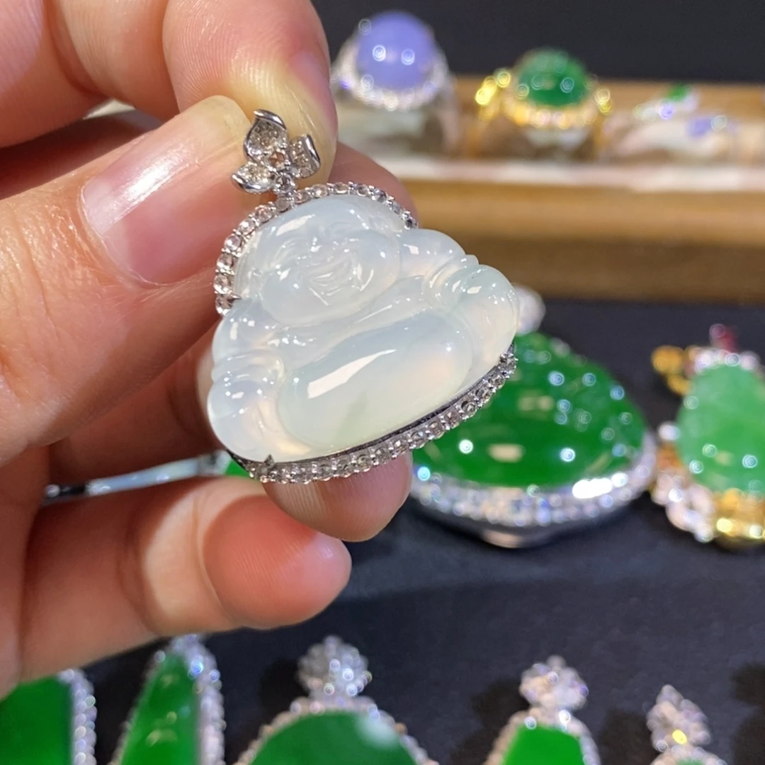 翡翠18K金镶嵌颈饰