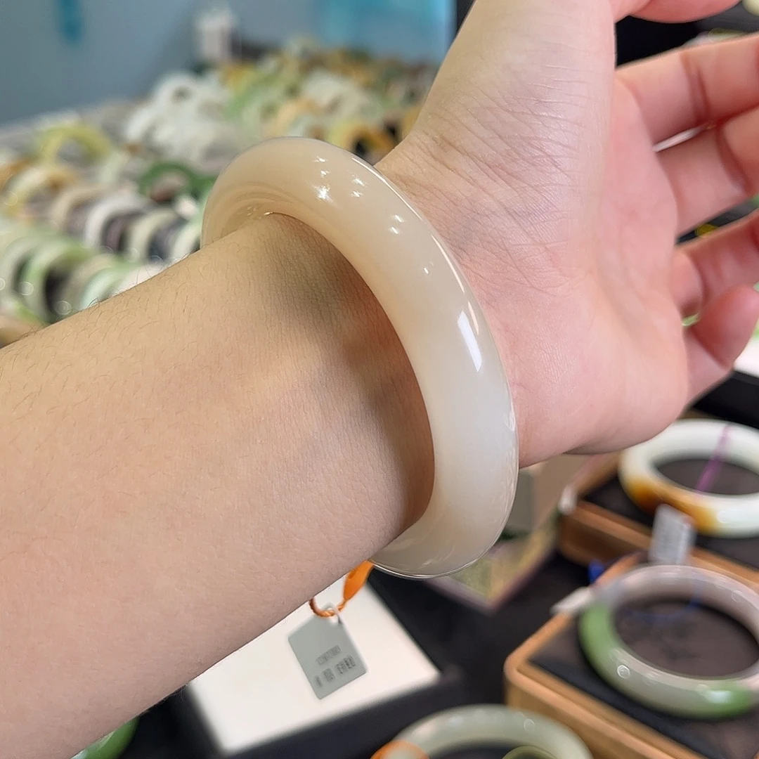 和田玉未镶嵌手镯