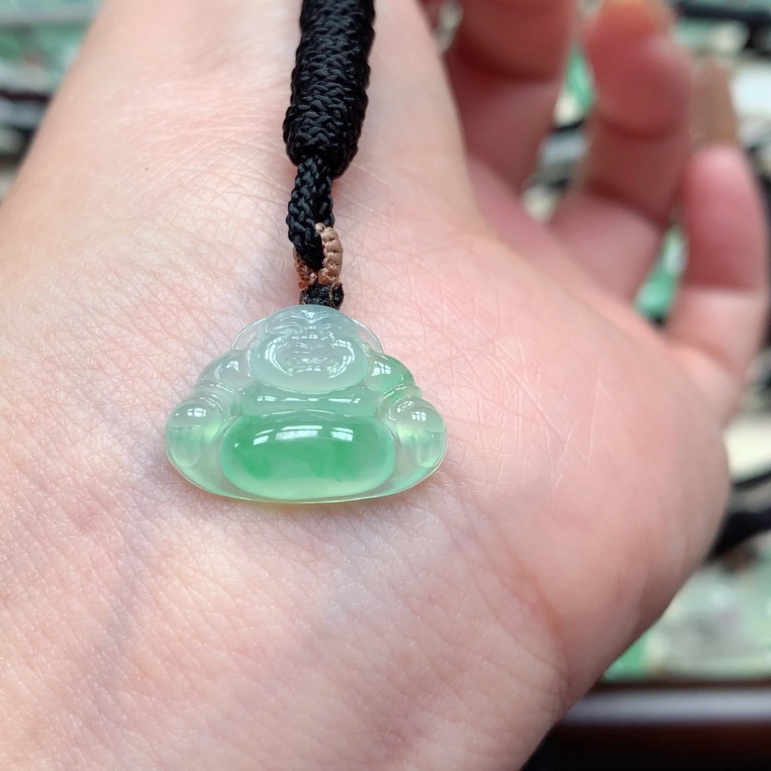 翡翠未镶嵌颈饰佛公