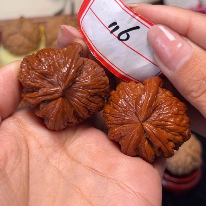 文玩核桃吊坠37粗筋全品白狮子犀牛角116