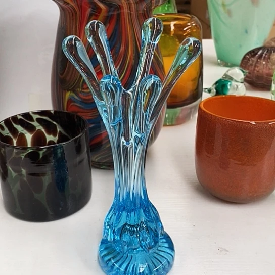 琉璃花瓶高19厘米口径5厘米