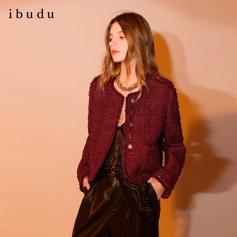 三彩ibudu2026春季新款亮片香风外套圆领短款开衫摩登女